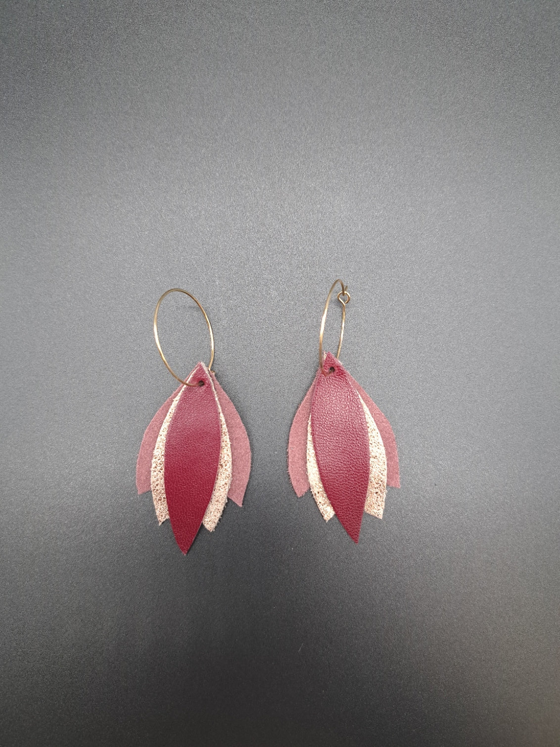 Boucles d'oreilles en cuir bordeaux et doré