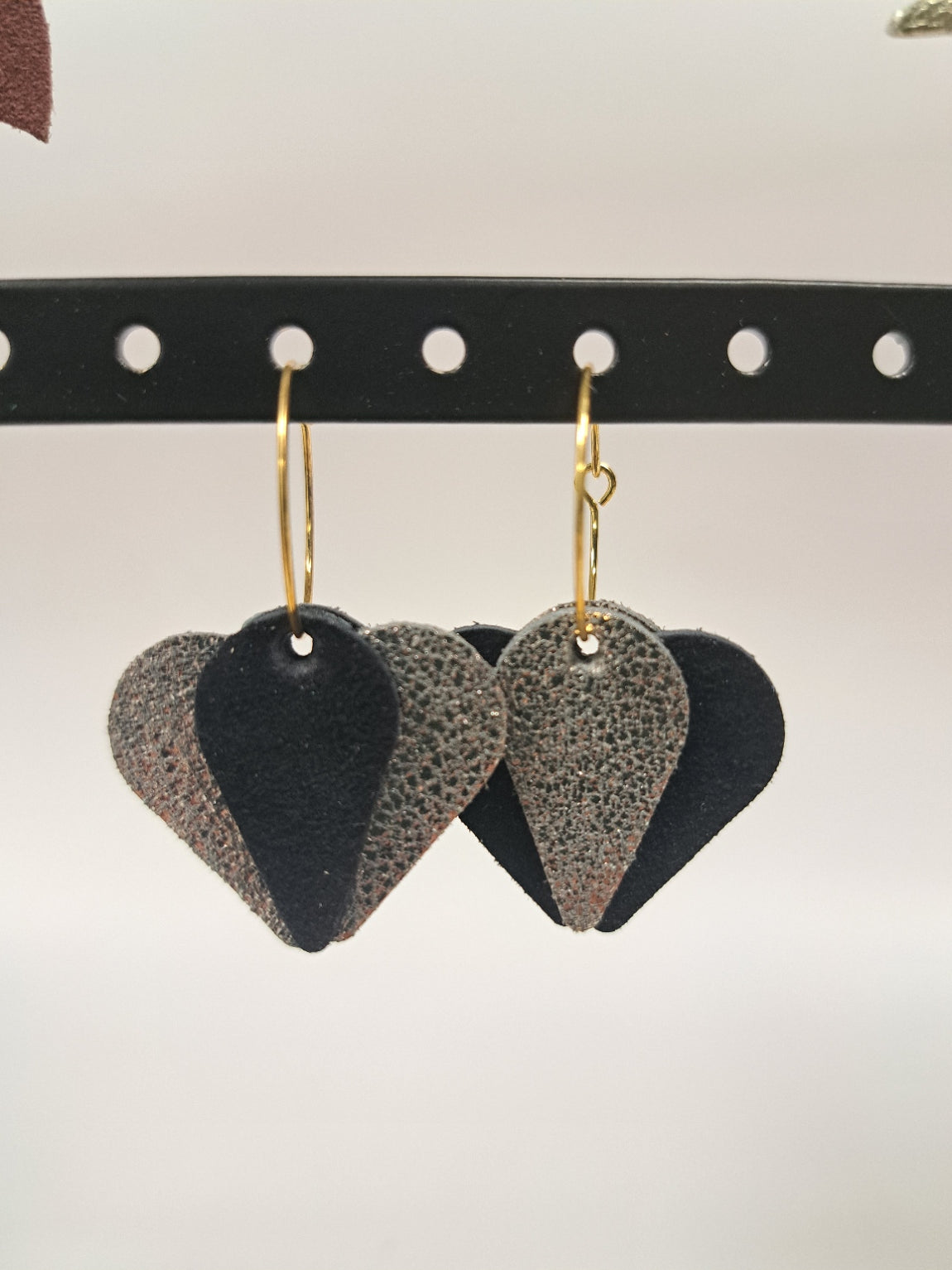 Boucles d'oreilles en cuir noir et argenté